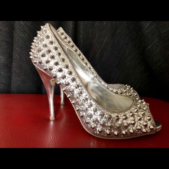 These Wild Pair heels are hot and spiky in 71/2 - Picture 3 of 7